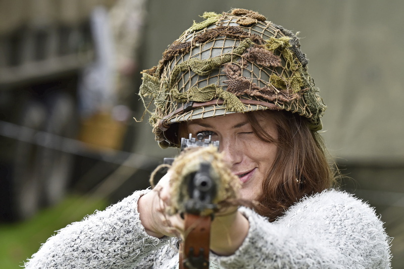 rifle, aiming, helmet, girl, self-loading, 1080P, M1 Garand