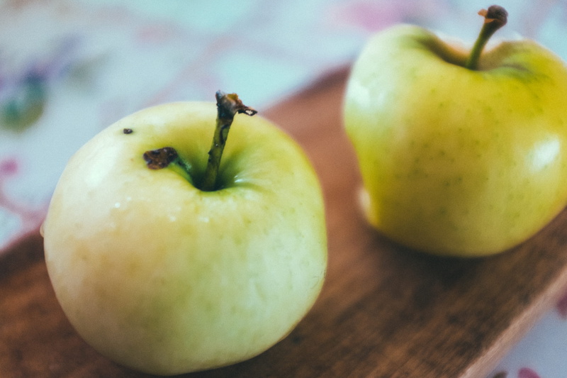 diet, nutrition, still life, three objects, apples, pair, apple, indoors, 4K, agriculture, focus on foreground, vitamin, white, natural, tasty, studio shot