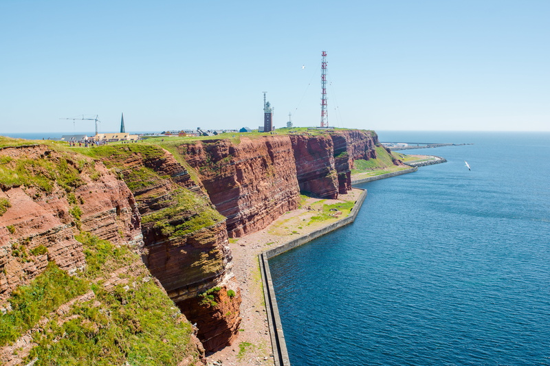 land, beach, sky, industry, non-urban scene, no people, outdoors, beauty in nature, water, tranquil scene, nature, 5K, clear sky, island, day, cliff, helgoland