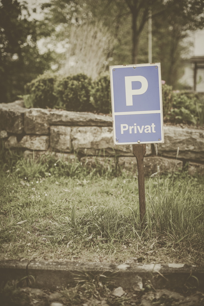 arrow, animal, information, field, information sign, growth, kangaroo, rhino, no people, signage, nature, wallaby, plant, western script, stopsign, sign