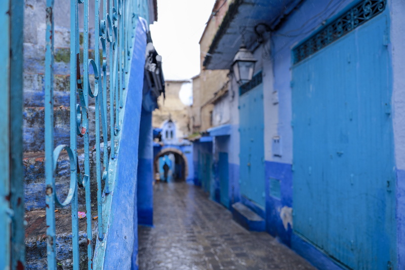 walkway, 5K, long, city, alley, corridor, residential district, urban, alleyway, building exterior, the way forward, outdoors, pavement, street, path
