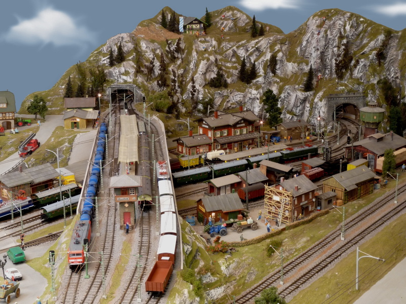 highlands, 2K, mode of transportation, land vehicle, mountain, no people, model railway, day, transportation, railway, track tt, building exterior, nature