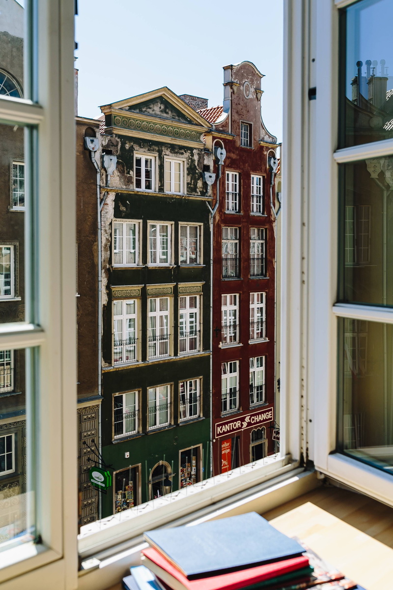 Gdansk, bookshelf, residential Building, architecture, publication, literature, facade, window, sunlight, row house, table, tenement house, europe, 2K