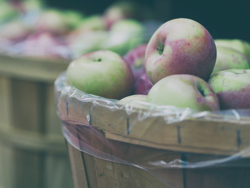 no people, closeup, wood, green, food and drink, fruit, health, healthy eating, group of objects, round, selective focus, fruits, fresh, day, confection