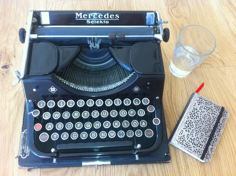 office, workplace, 2K, contemplation, machinery, wooden, text, meeting, no people, schreiber, blogging, retro styled, blog, communication, antique, black