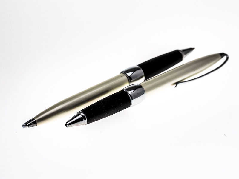 leave, indoors, paper, close-up, 4K, fountain pen, black color, business, writing instrument, background image, nib, office supplies, ink, high angle view