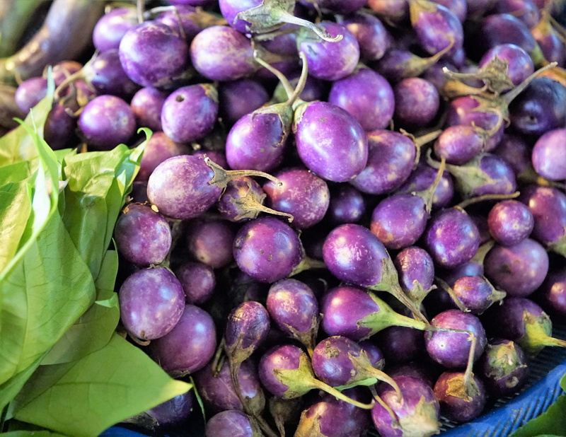 makuea muang, no people, agriculture, ingredient, fruit, fresh, sale, green color, outdoors, vegetables, nutrient, bauernhog, large group of objects, packaging