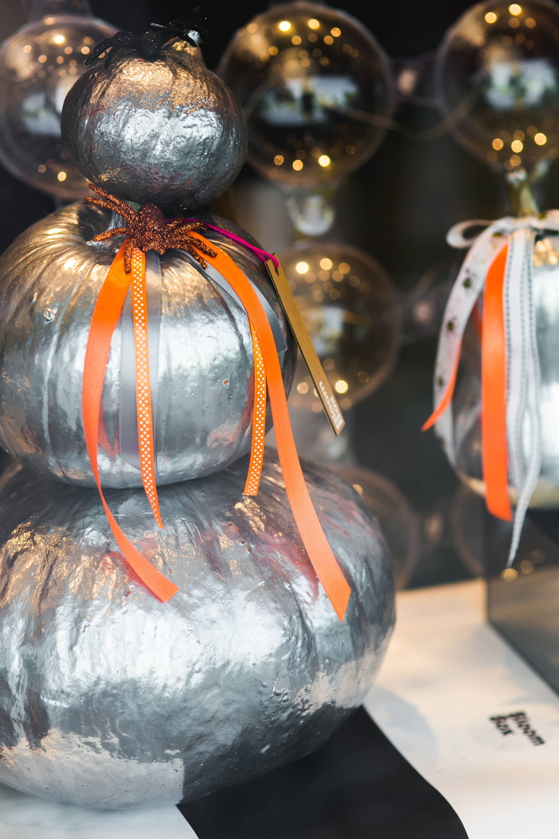 4K, retail, christmas, market, day, ornaments, christmas ornament, close-up, ornamental, art and craft, indoors, retail display, animal themes, focus on foreground