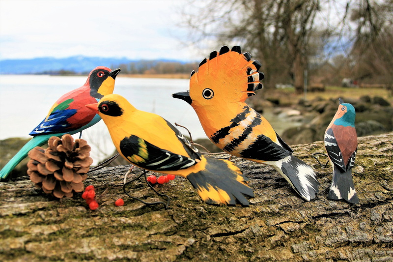 animal themes, perching, the bark of the tree, vertebrate, medium group of animals, crafts, cloudy, field, whim, surface, birds, fun, wooden figures, animal