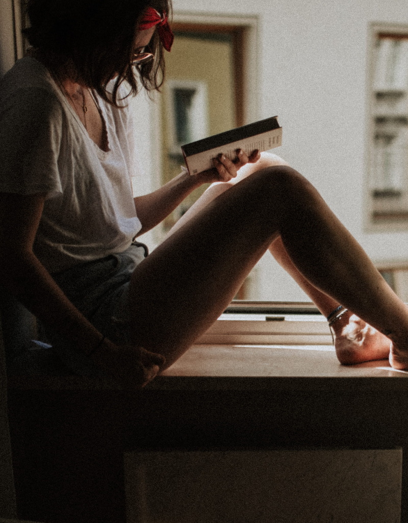 leisure activity, real people, home interior, adult, indoors, one person, holding, woman, three quarter length, reading, casual clothing, sitting, communication