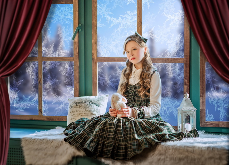 frost, on the windowsill, 2K, Диана Липкина, sundress, girl, lantern, curls, Bunny, window, toy, pillow, rabbit