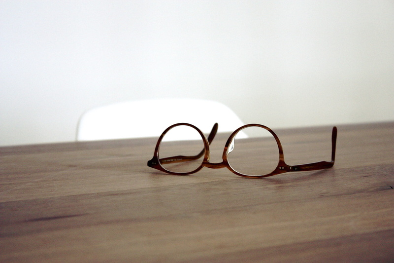 glasses, 1080P, photo, chair, two objects, table, togetherness, still life, sunglasses, celebration, jewelry, frames, business, wooden table, simplicity