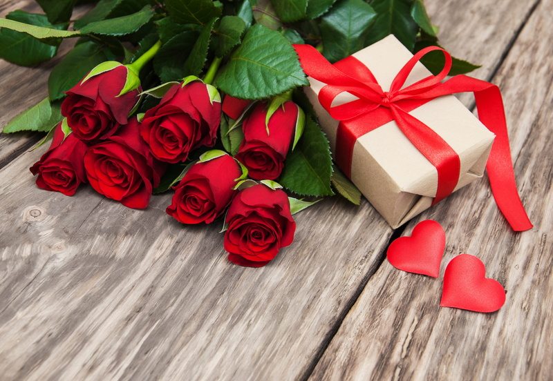 valentine`s day, flowers, gift, roses, love, heart, red roses, 2K, red, buds, romantic