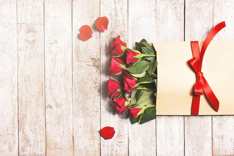 buds, red, 4K, petals, valentine`s day, romantic, gift, love, roses, red roses, flowers