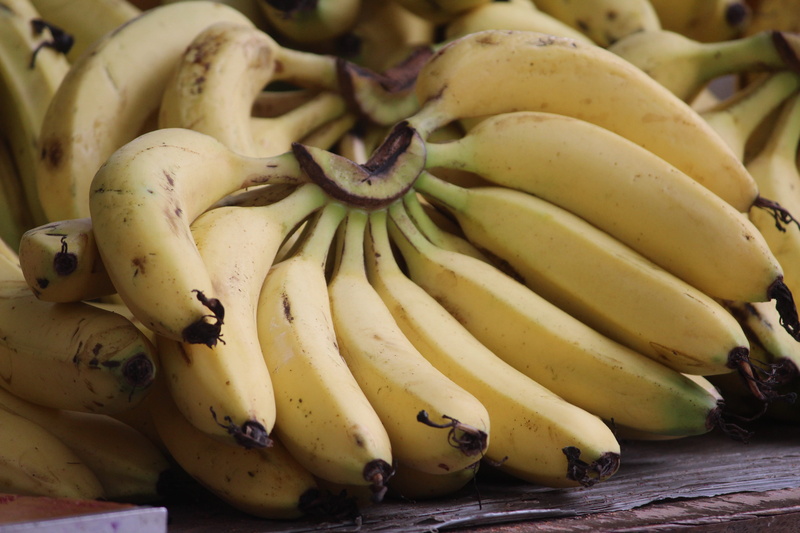 nutrition, banana, fruit, healthy eating, close-up, ripe, temptation, indoors, yellow, day, still life, wellbeing, market, musa, focus on foreground, large group of objects