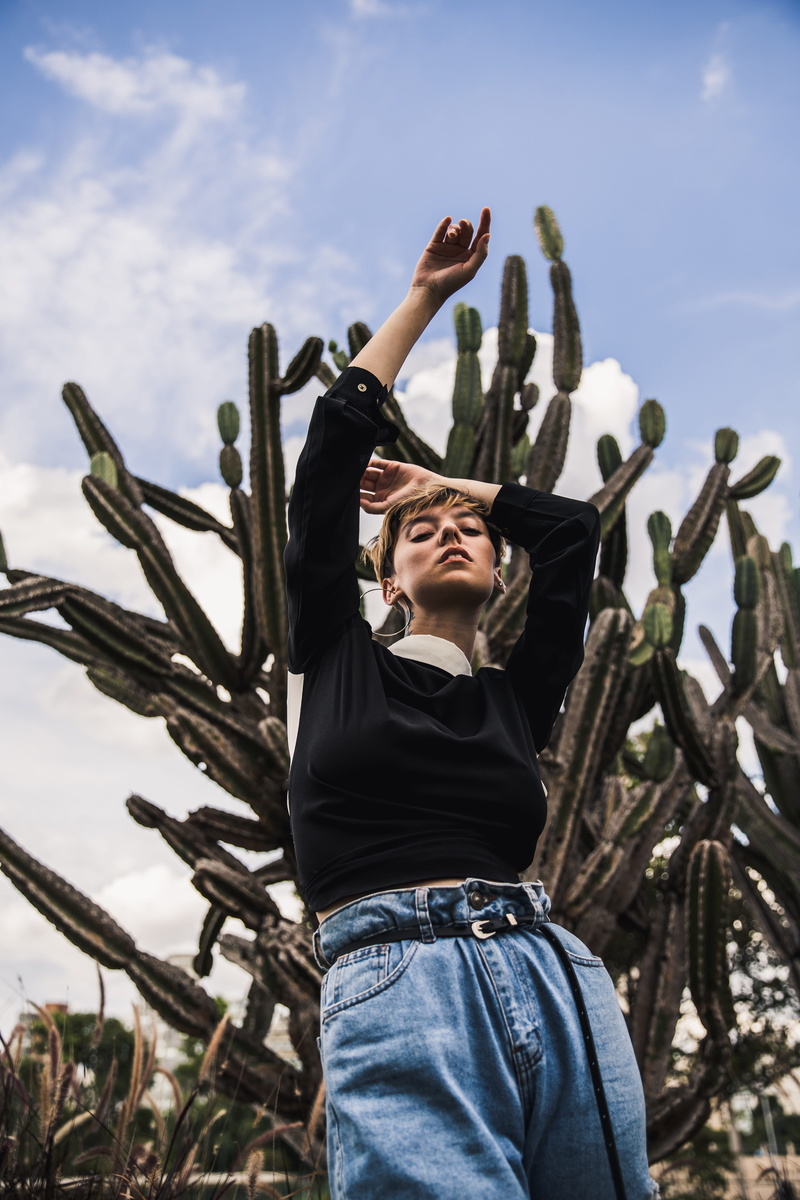 young women, arms raised, young adult, tree, pose, plant, three quarter length, short hair, cactus plant, casual clothing, wear, outdoors, sunlight, fashion model