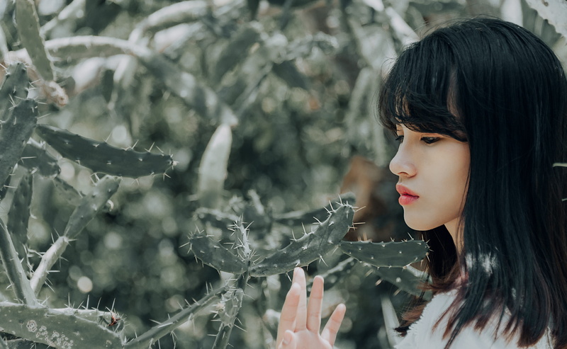 focus on foreground, one person, portrait, female, beautiful woman, beauty, beauty in nature, person, blurred background, hairstyle, photo, daytime, young women