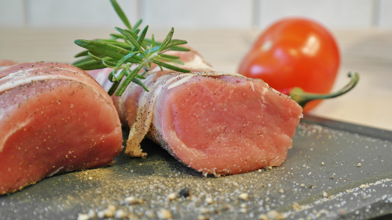 tray, gray, herb, no people, close-up, barbecue, meaty, leaf, healthy eating, eat, meat, vegetable, selective focus, tomato, plant, lunch, food and drink