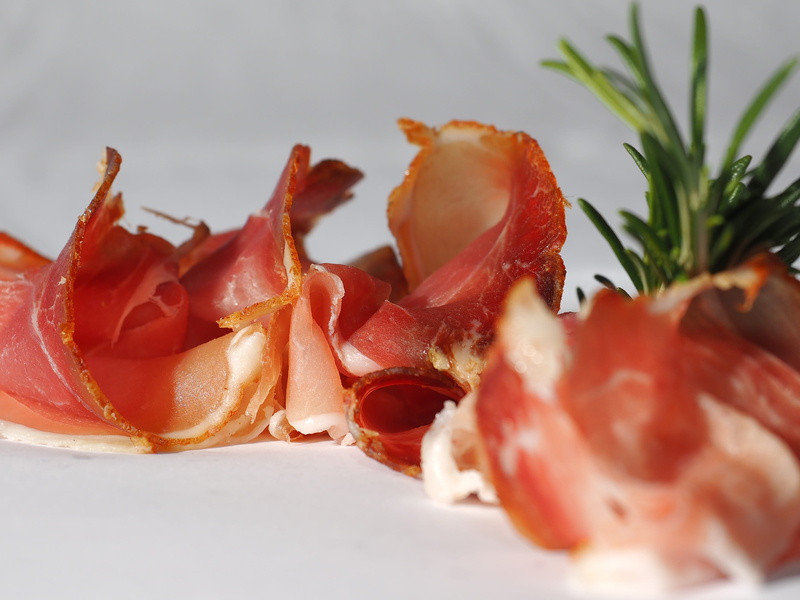 slices, wellbeing, food, food and drink, smoked ham, smoked meat, ready-to-eat, fruit, starter, snack, appetizing, indoors, vegetable, no people, close-up