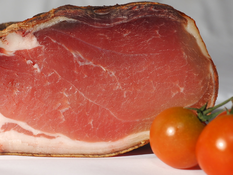 lunch, close-up, raw Food, bacon, near, smoked, smoked ham, tomato, smoked meat, freshness, restaurant, eat, healthy eating, still life, meaty, no people