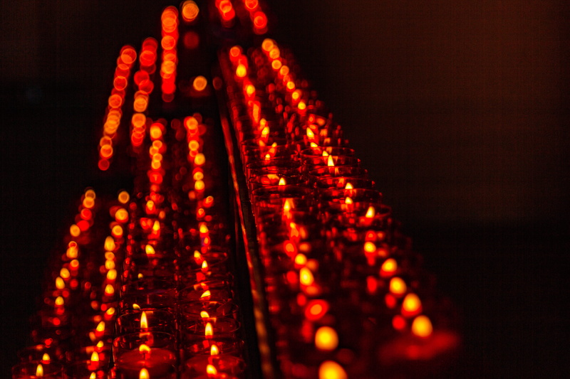 black background, celebration, lighting equipment, red, römerberg 27, abundance, in a row, christmas tree, coin, laser, focus on foreground, lighting, germany