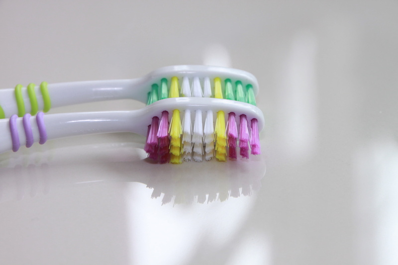 no people, dental health, indoors, pink color, white, variation, health, copy space, dental, reflection, choice, plastic, routine, studio shot, purple