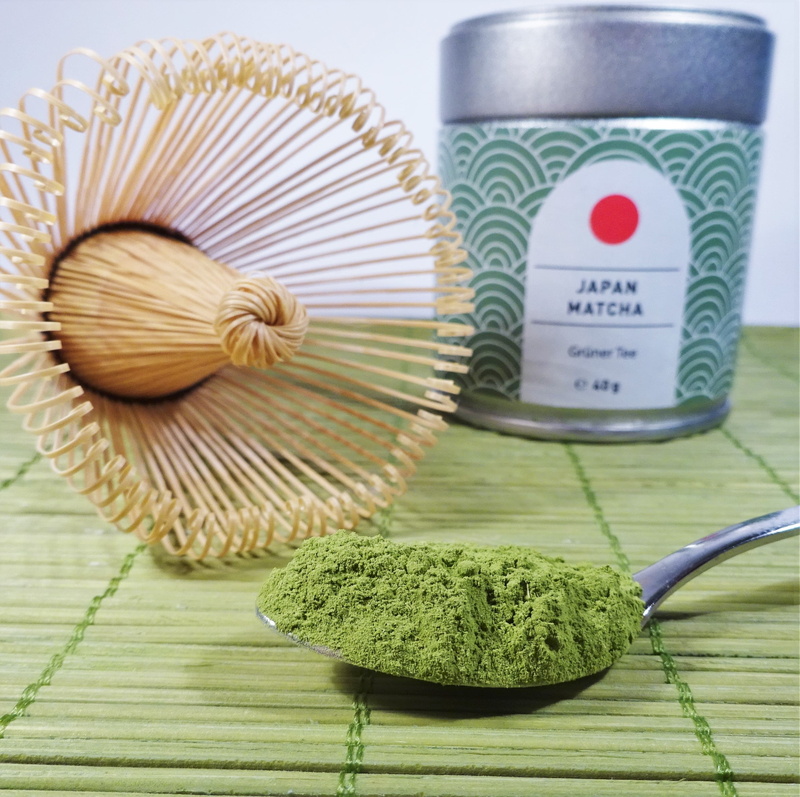 kitchen utensil, tee, green color, 1080P, teaspoon, high angle view, bamboo, japan, tea powder, green, matcha, still life, colored background, bamboo whisk