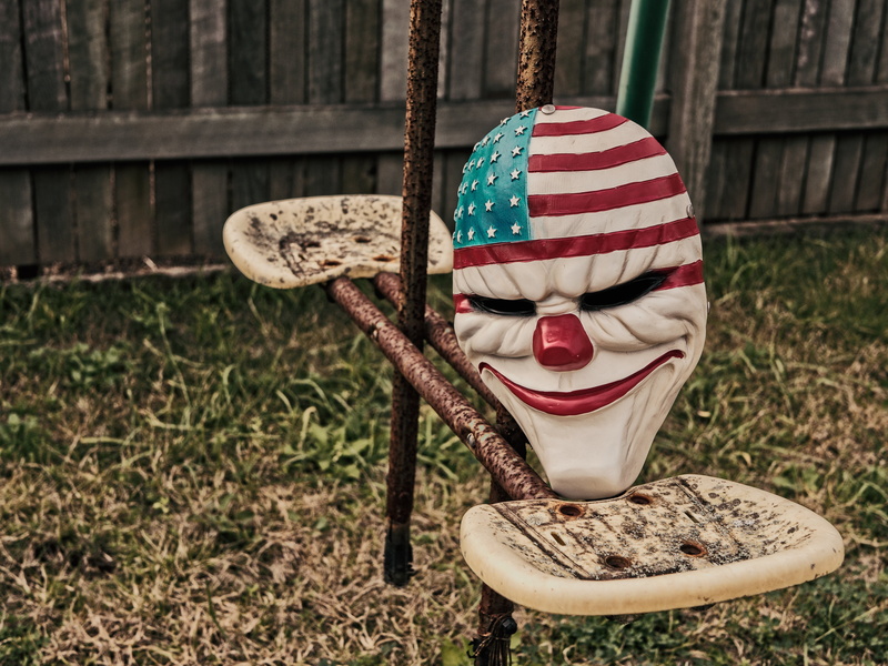 evil, 4K, flag, seat, old, demonic, scene, pennywise, vintage, darkness, wood - material, human representation, lost, alone, creepy, patriotism, beach