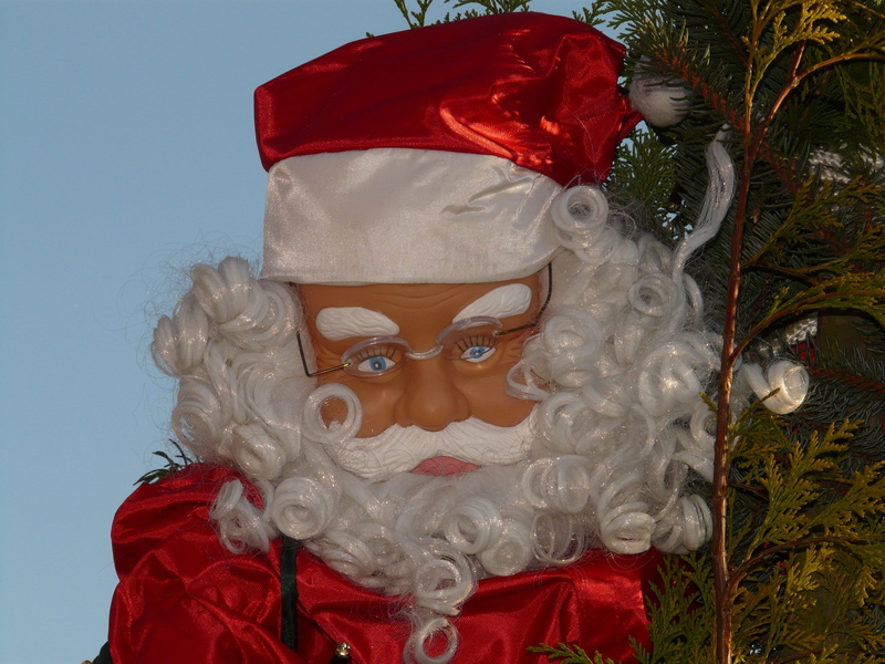 christmas, white, 2K, male likeness, costume, clown, red, ziipfelmuetze, close-up, nicholas, human representation, doll, outdoors, nature, evil, celebration