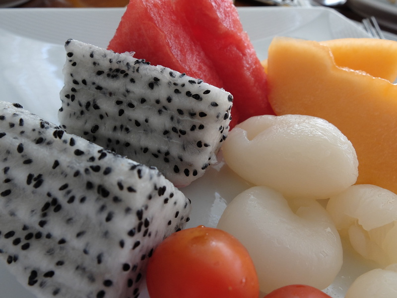 the dragon and, Fruit, 4K, tomato, healthy eating, Dessert, still life, ripe, red, indoors, food and drink, slice, Leisure, food, temptation, plate, berry fruit
