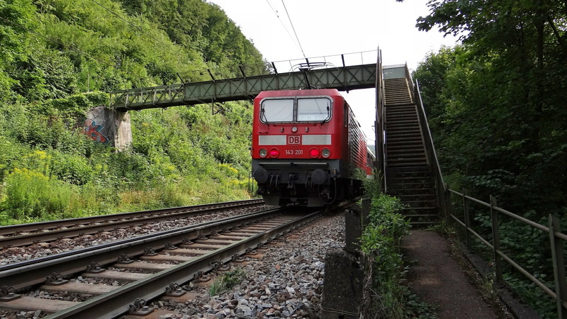 kbs 750, mode of transportation, plant, transportation, train - vehicle, green color, land vehicle, connection, 1080P, locomotive, railroad track, rail transportation