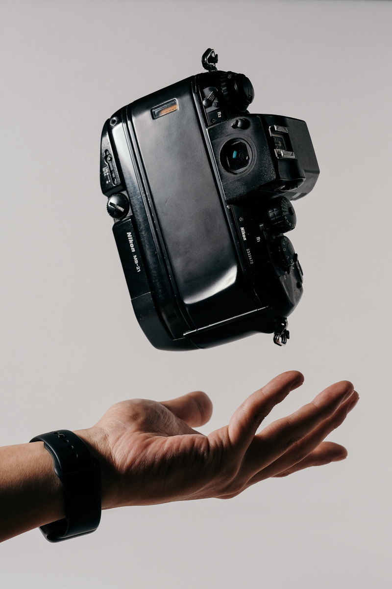 digital camera, human body part, 4K, human hand, person, holding, human finger, photographic equipment, men, technology, catching, one person, camcorder