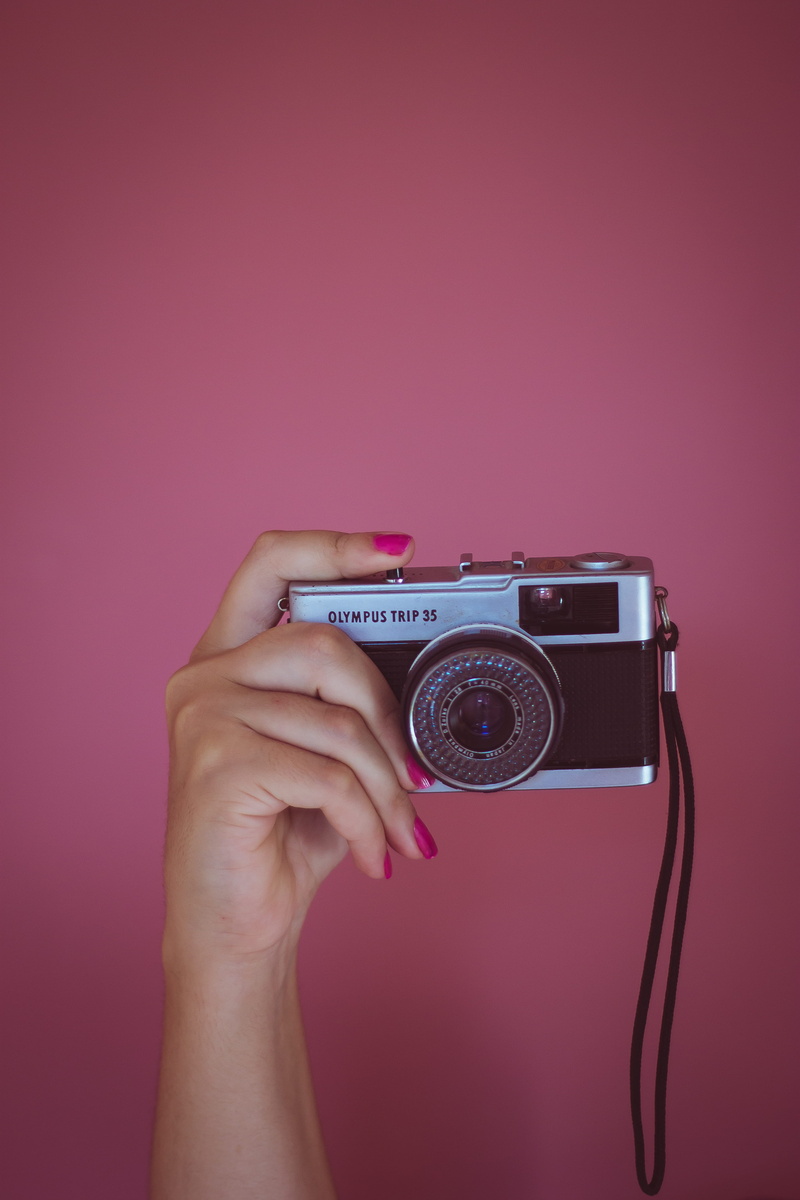 vintage, Analogue, shutter, camera, pink, hand, modern, blur, technology, colored background, photography themes, photographing, 4K, human body part, adult