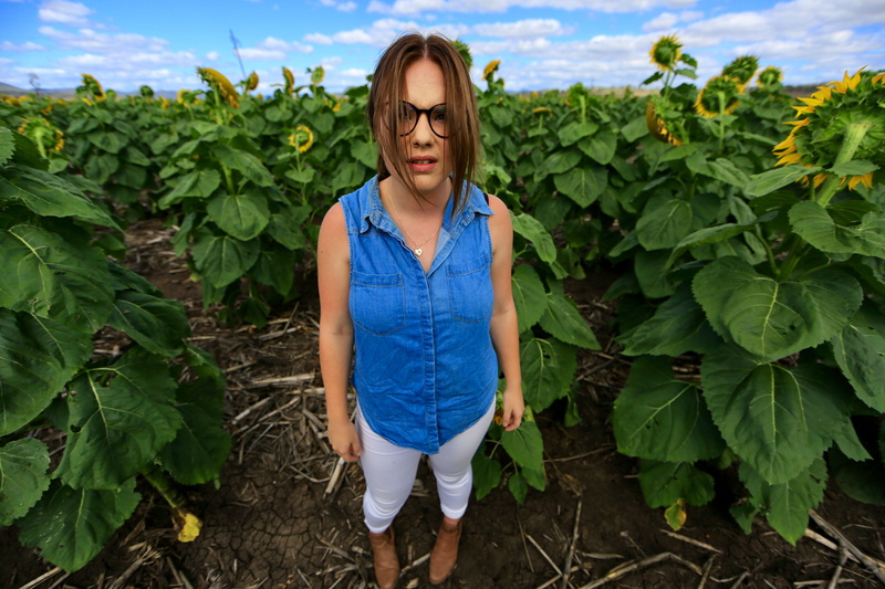5K, allora, blue, white jeans, distorted, angry, standing, outdoors, front view, denim, green color, casual clothing, lifestyles, one person, hairstyle