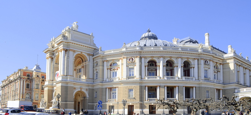 sky, automobile, palace, blue, city, house, architectural column, mansion, dome, 4K, column, building, clear sky, ukraine, building exterior, vehicle