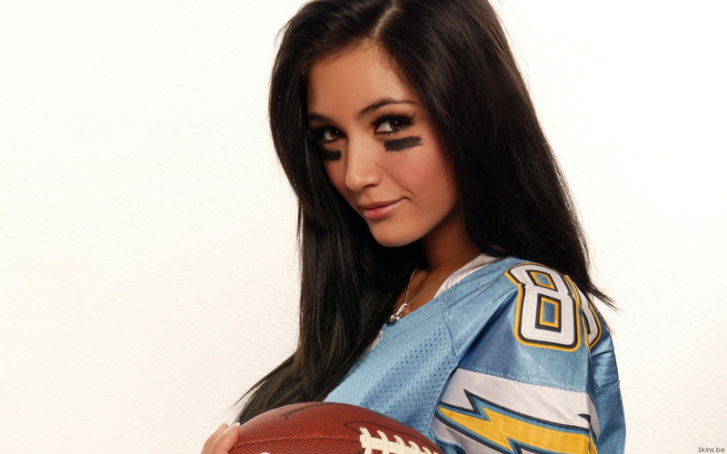 women, brown hair, one person, young adult, teenager, front view, chargers, lifestyles, hairstyle, jerseys, leisure activity, beauty, casual clothing, jersey