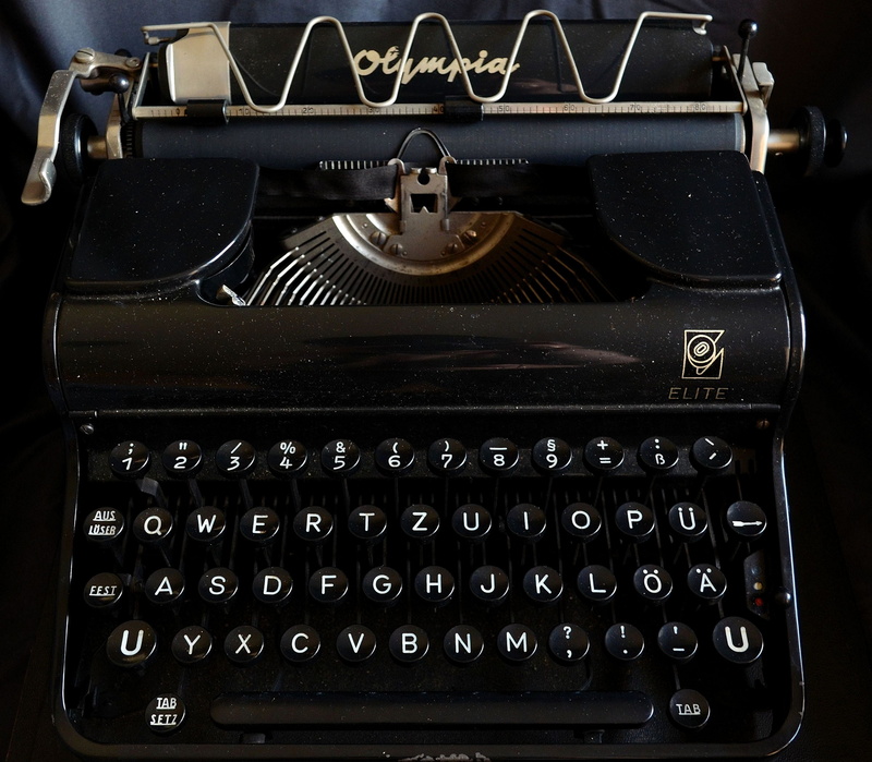 keyboard, obsolete, equipment, number, antique, old, 2K, old-fashioned, history, the past, office appliance, leave, communication, text, typing, retro Styled