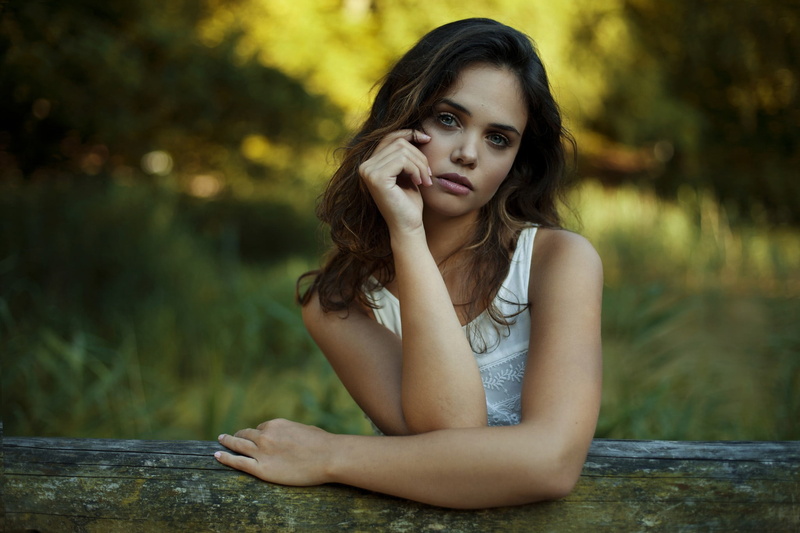 women outdoors, young women, face, blue eyes, front view, brown hair, sitting, hand on chin, hairstyle, 1080P, looking at camera, one person, contemplation