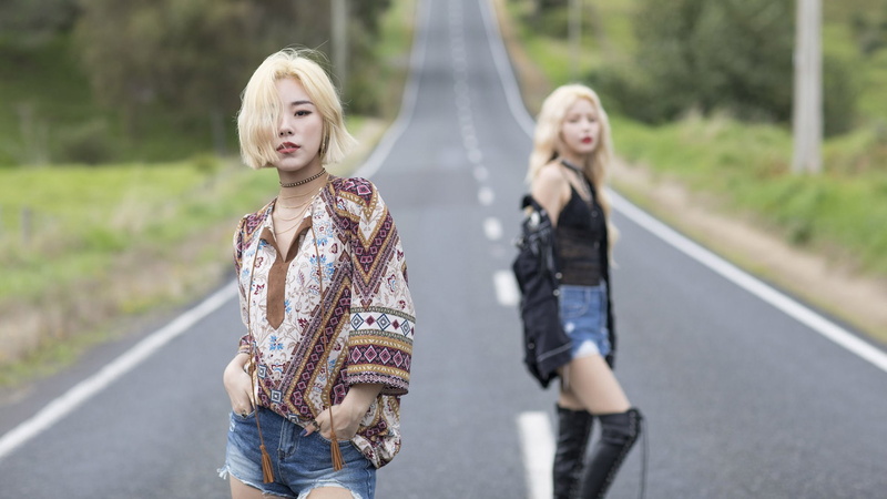 Band (Music), Long Hair, Shorts, Road, Korean, Brown Eyes, Asian, Blonde, Singer, Mamamoo, 1080P, K-Pop, Mamamoo (Band), Depth Of Field