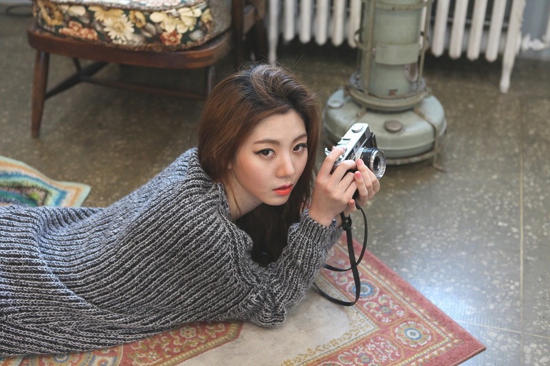 Asian, Korean, technology, hairstyle, looking at camera, Chae Eun, beauty, waist up, portrait, women, red lipstick, adult, real people, beautiful woman