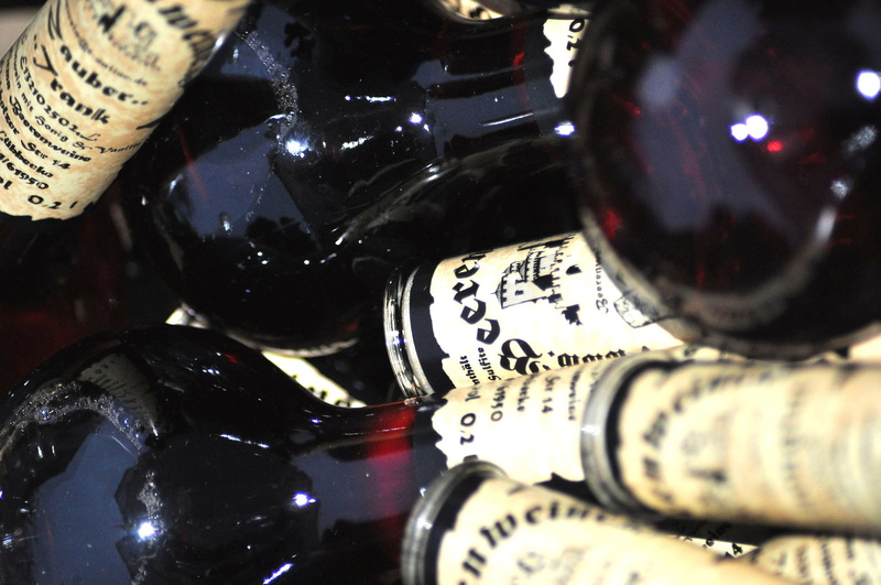 large group of objects, no people, glass, food and drink, wine, wine bottle, selective focus, alcohol, liqueur, bottle, bottles, choice, close-up, historically