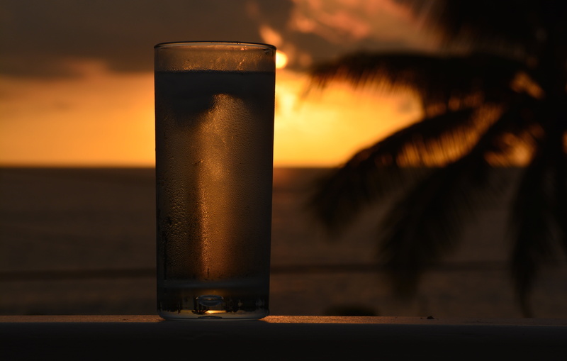 pint glass, pop, refreshment, aqua, beer - alcohol, 5K, leisure, alcohol, glass - material, transparent, focus on foreground, beach, thirst, soda, freshness