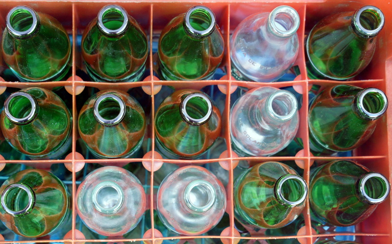 no people, bottle, healthcare and medicine, glass - material, empty, backgrounds, beverage, laboratory, transparent, drink, fizzy, geometric shape, arrangement