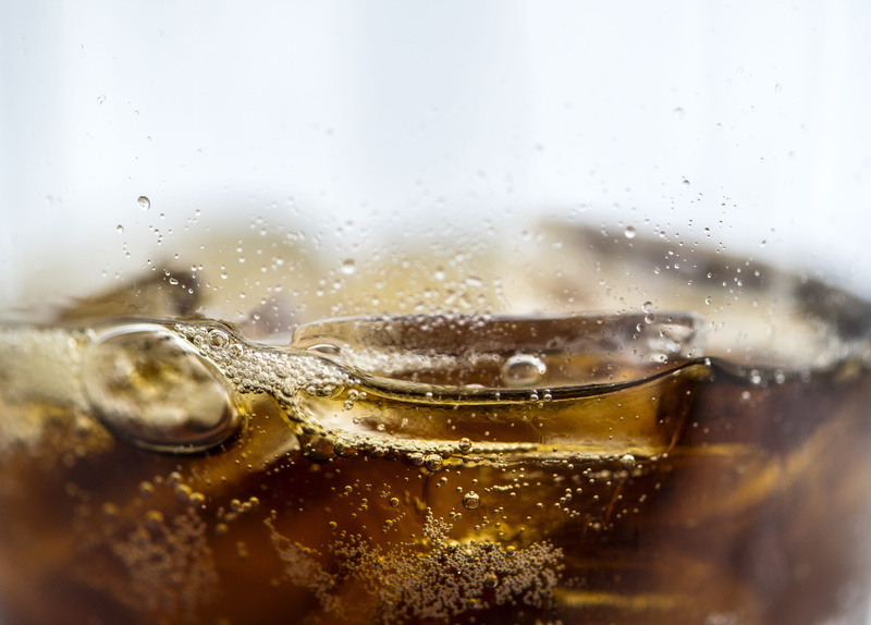 drop, selective focus, close up, caffeine, alcohol, dehydration, cola, close-up, carbonated water, refreshment, drinking glass, glass - material, drink