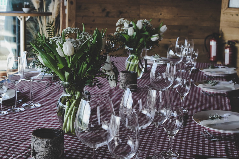 fine dining, plant, nature, day, crockery, still life, table, fragility, glass - material, restaurant, drinking glass, flower head, flower arrangement