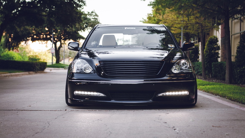 headlight, road, vehicle Door, speed, driving, motor vehicle, stationary, luxury, plant, parking Lot, chrome, mini Cooper, car, front bumper, outdoors