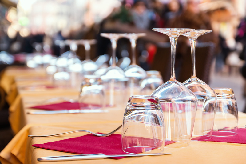 wineglass, transparent, no people, household equipment, focus on foreground, setting, glasses, 5K, table, business, refreshment, drinking glass, food