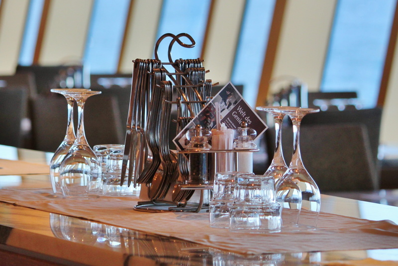 menu, gastronomy, water glasses, knife, tray, business, bottle, refreshment, 2K, seat, bar counter, food and drink, no people, bistro, restaurant, glass - material