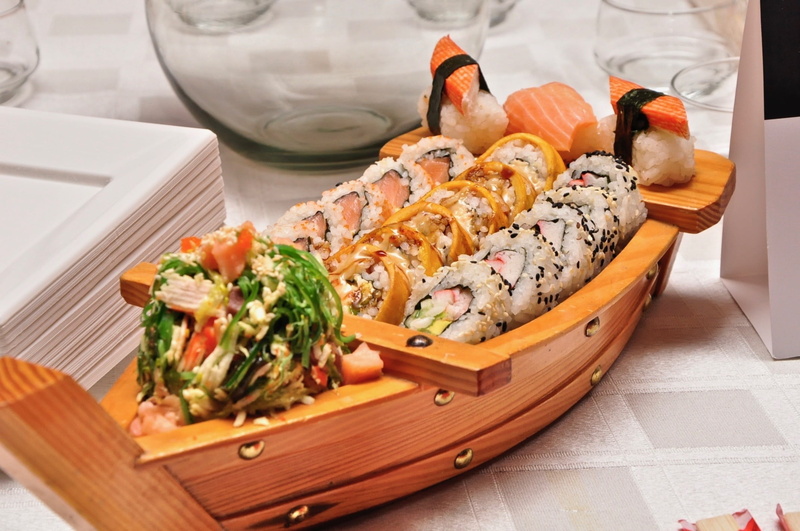 healthy eating, boat, eat, lunch, menu, fish, delicious, cuisine, crockery, food, 1080P, serving size, wooden, tuna, rice, seafood, freshness, dinner