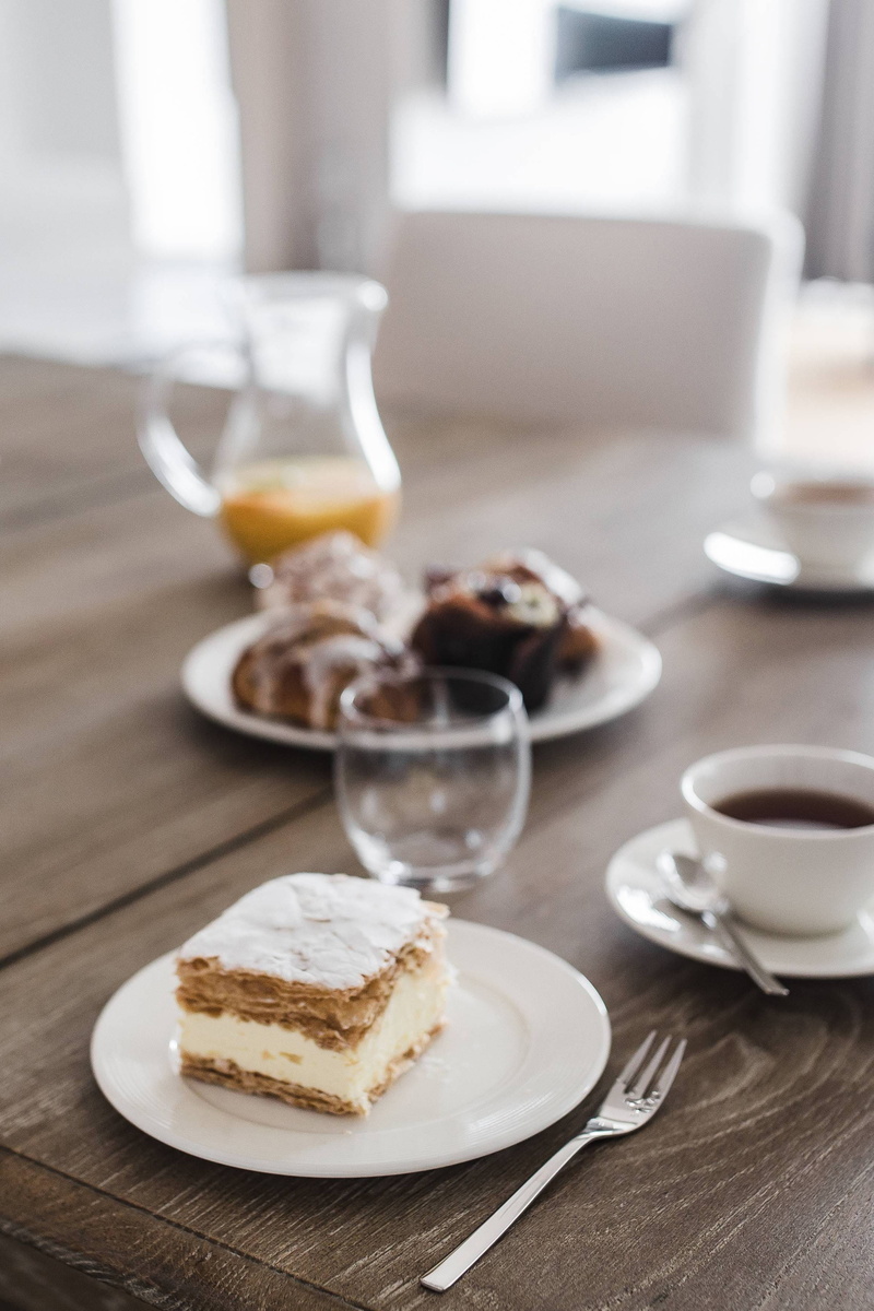 pastry, still life, temptation, snack, coffee - Drink, gourmet, mug, table, wood - Material, Sweet, breakfast, coffee, cake, cup, ready-to-eat, cream, food